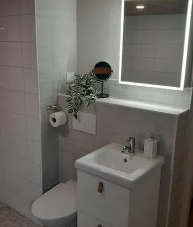 Apartament Omakotitalon Alakerta Saunalla *