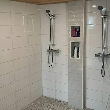 Omakotitalon Alakerta Saunalla