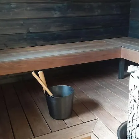Omakotitalon Alakerta Saunalla Apartament